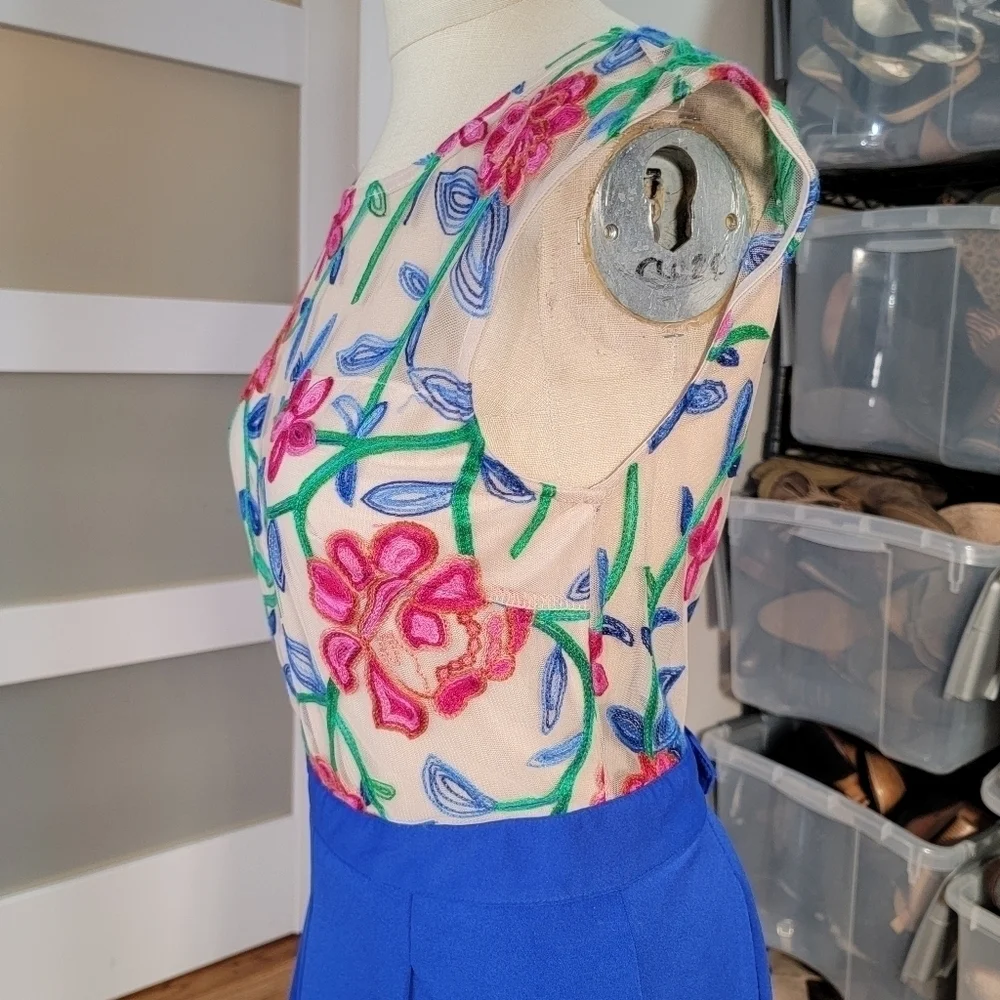NEW Acevog Floral Embroidered Semi sheer Dress Open Back Size Medium